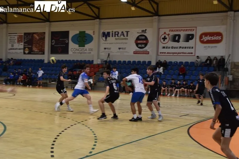 Torneo de Carnaval del Balonmano Ciudad de Salamanca en el pabellón Río Tormes. Foto de Vanesa Martins