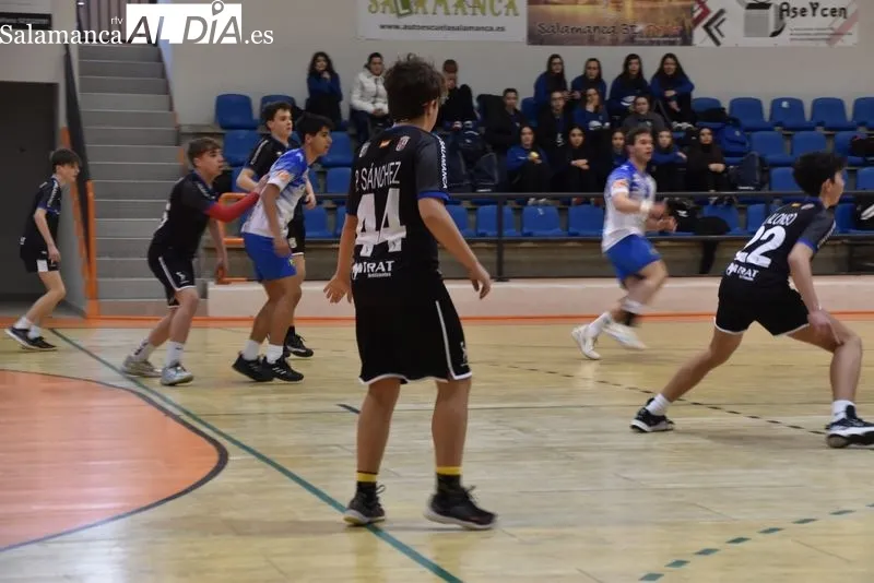 Torneo de Carnaval del Balonmano Ciudad de Salamanca en el pabellón Río Tormes. Foto de Vanesa Martins
