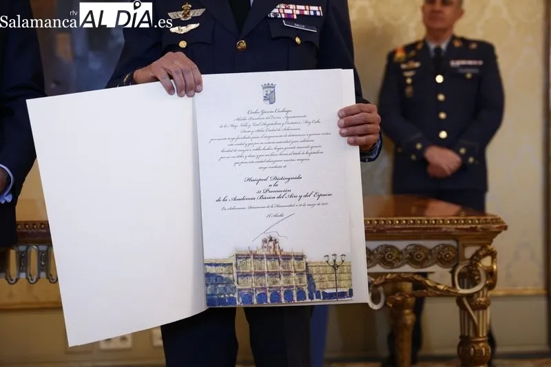 Acto de reconocimiento como Huéspedes Distinguidos de Salamanca a miembros de la Academia del Aire. Foto de David Sañudo