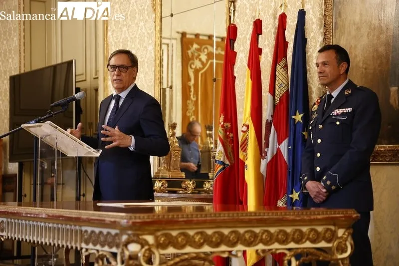 Acto de reconocimiento como Huéspedes Distinguidos de Salamanca a miembros de la Academia del Aire. Foto de David Sañudo