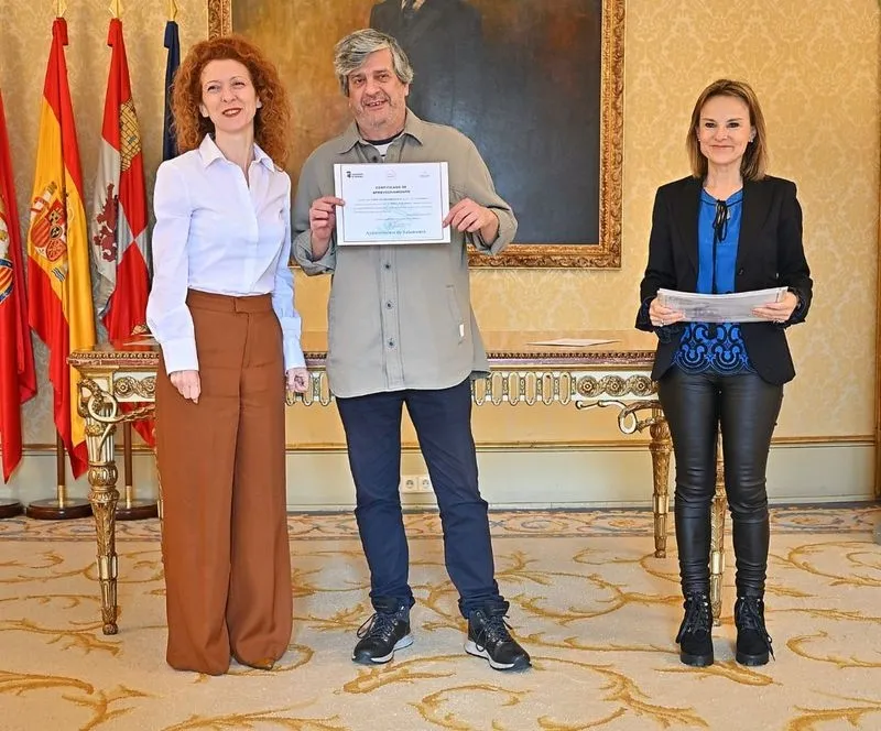 Entrega de los diplomas a alumnos de las dos nuevas acciones formativas