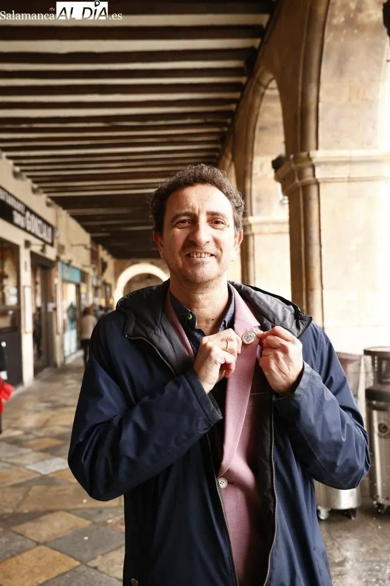 Merino posa para SALAMANCArtv AL DÍA en un día marcado por la nieve en la ciudad / Fotos: David Sañudo
