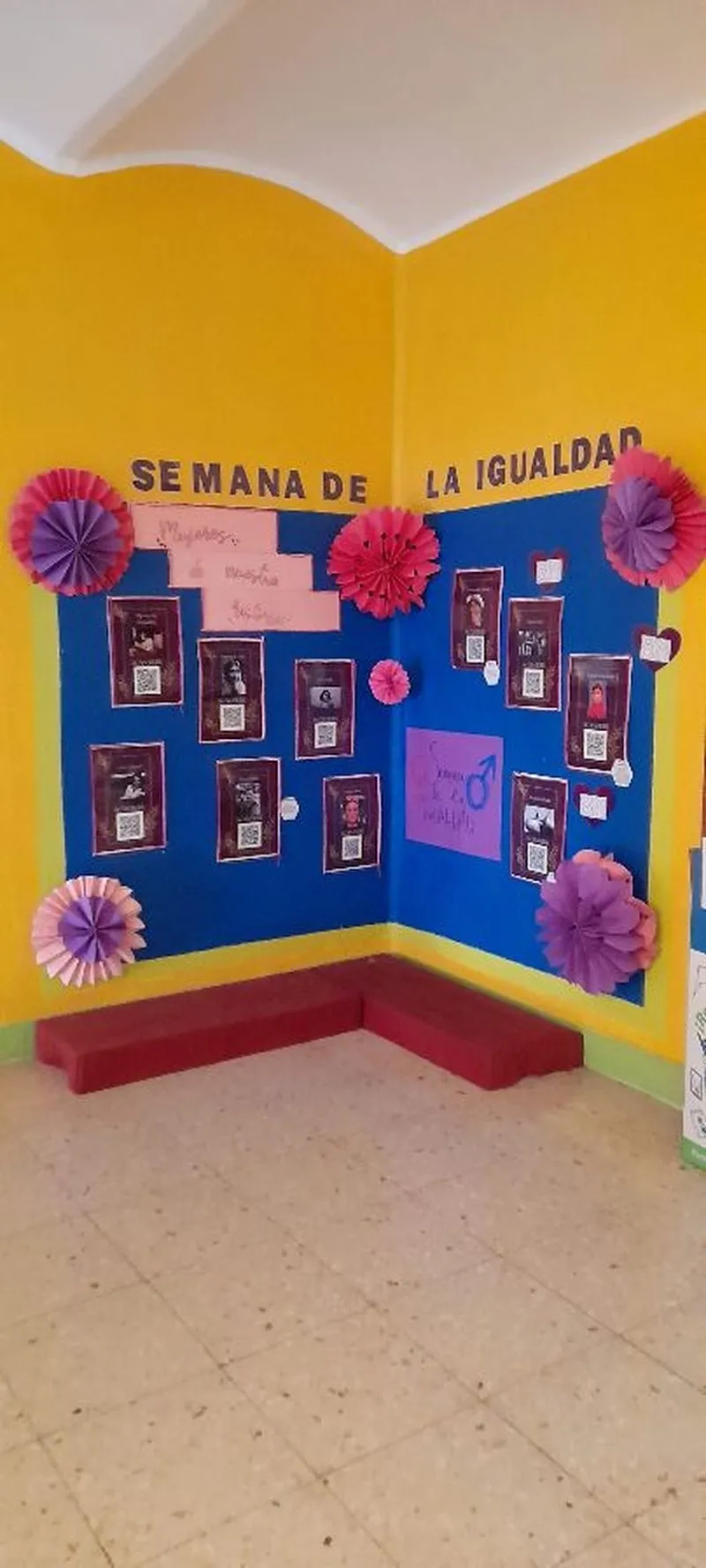 Foto 4 - Alumnos y profesores del colegio San Juan Bosco celebra el 8M con diversas actividades