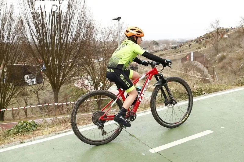 Foto 11 - M&aacute;s de 200 participantes se dan cita en el Campeonato de Castilla y Le&oacute;n de BTT de la Escuela de Ciclismo Salmantina