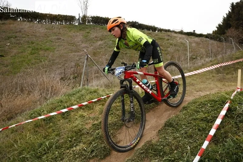 Foto 9 - M&aacute;s de 200 participantes se dan cita en el Campeonato de Castilla y Le&oacute;n de BTT de la Escuela de Ciclismo Salmantina