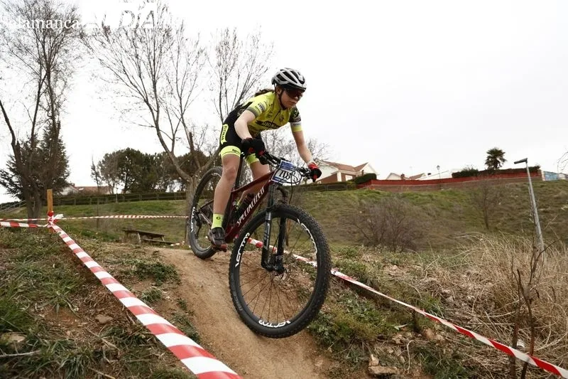 Foto 3 - M&aacute;s de 200 participantes se dan cita en el Campeonato de Castilla y Le&oacute;n de BTT de la Escuela de Ciclismo Salmantina