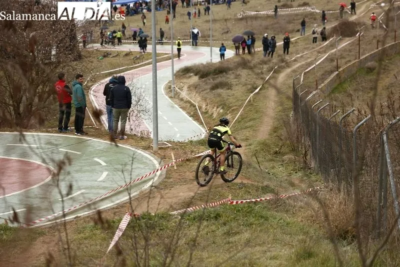 Foto 2 - M&aacute;s de 200 participantes se dan cita en el Campeonato de Castilla y Le&oacute;n de BTT de la Escuela de Ciclismo Salmantina