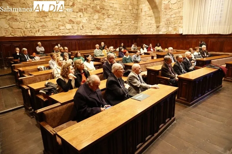 Foto 10 - As&iacute; ha sido la mesa redonda &ldquo;A prop&oacute;sito de la salud mental actual en el mundo occidental&rdquo;