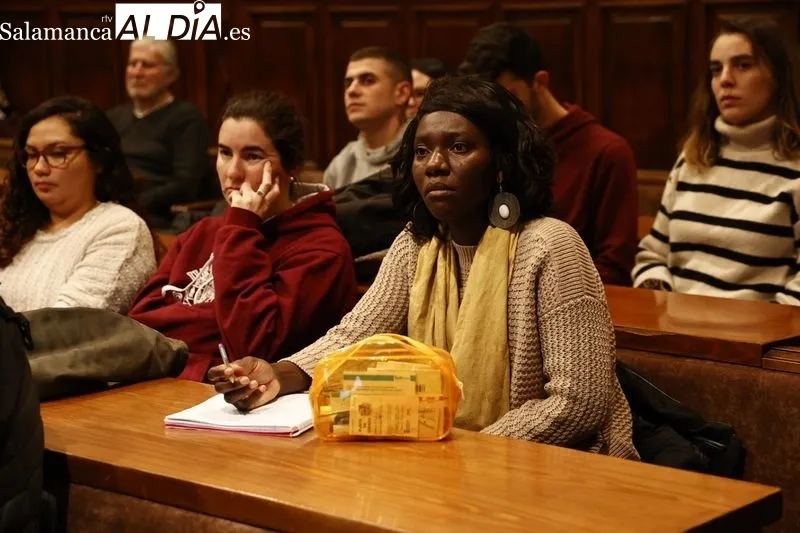 Foto 3 - As&iacute; ha sido la mesa redonda &ldquo;A prop&oacute;sito de la salud mental actual en el mundo occidental&rdquo;