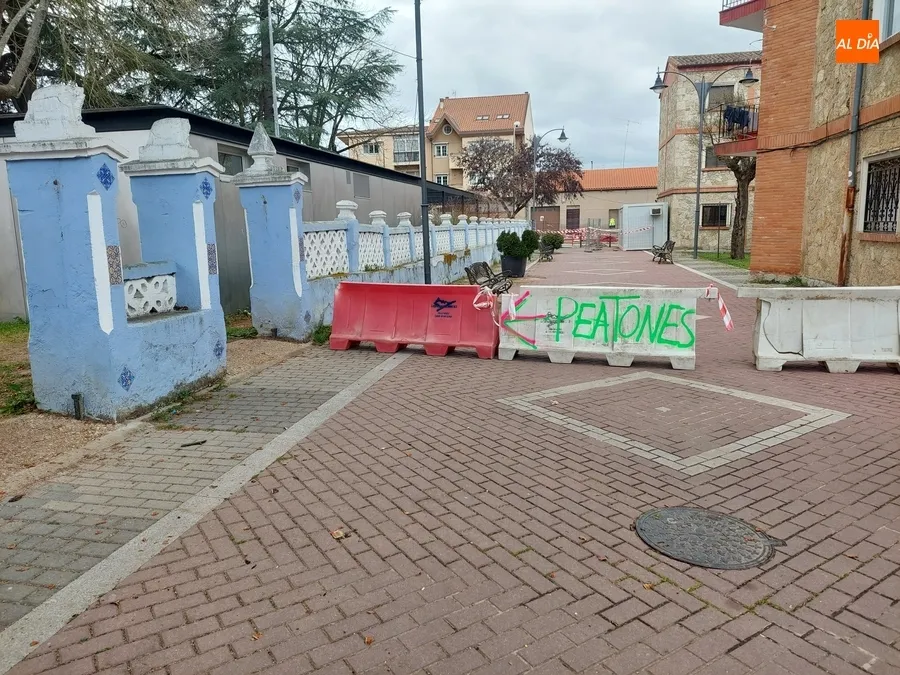Foto 5 - Cortada al tr&aacute;nsito de peatones la calle Venerable Centenares