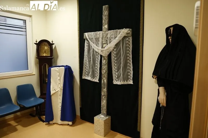 Inauguración de la exposición de fotos de Semana Santa en el centro de día para mayores Lazarillo de Tormes. Fotos: David Sañudo