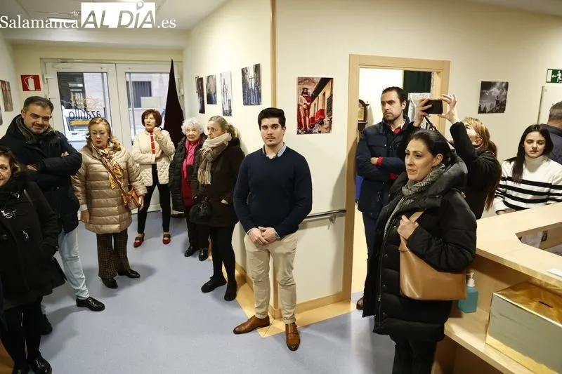 Inauguración de la exposición de fotos de Semana Santa en el centro de día para mayores Lazarillo de Tormes. Fotos: David Sañudo