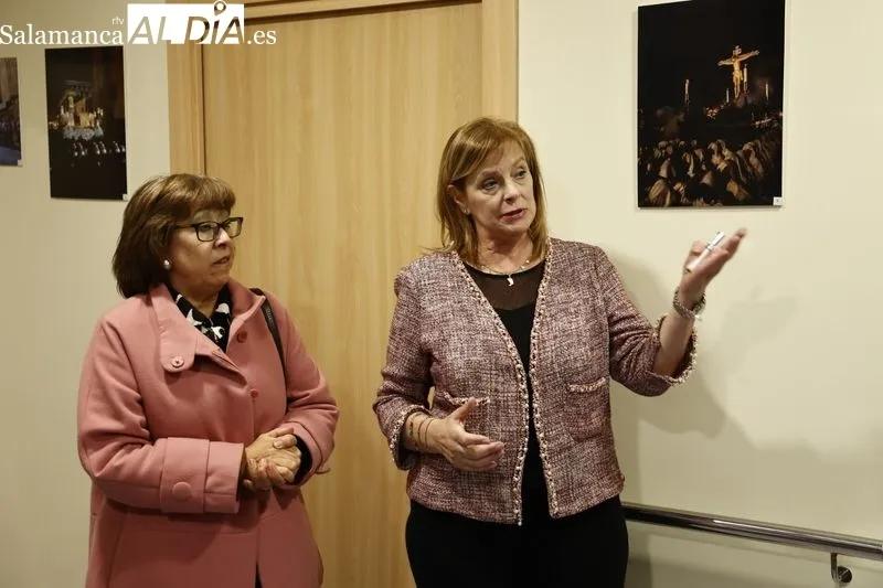 Inauguración de la exposición de fotos de Semana Santa en el centro de día para mayores Lazarillo de Tormes. Fotos: David Sañudo