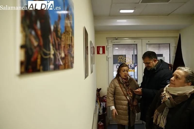 Inauguración de la exposición de fotos de Semana Santa en el centro de día para mayores Lazarillo de Tormes. Fotos: David Sañudo