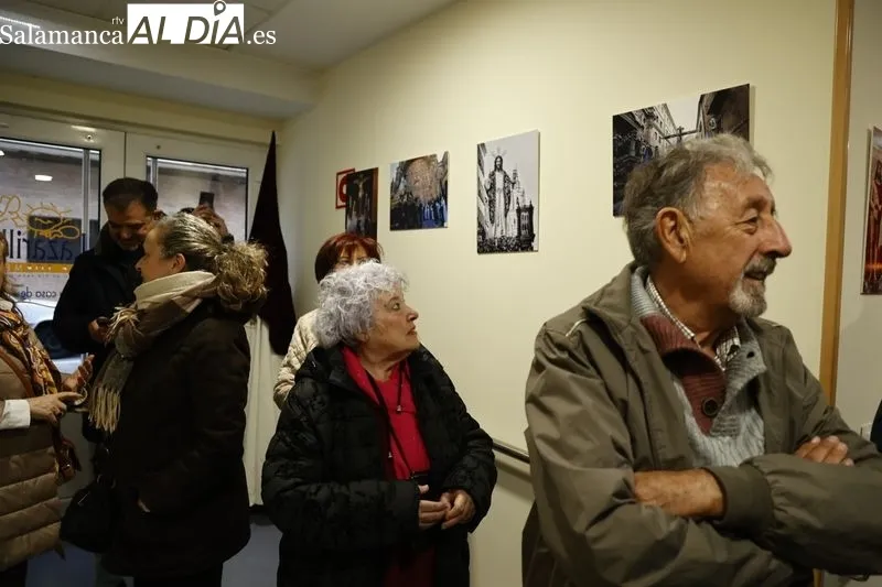 Inauguración de la exposición de fotos de Semana Santa en el centro de día para mayores Lazarillo de Tormes. Fotos: David Sañudo