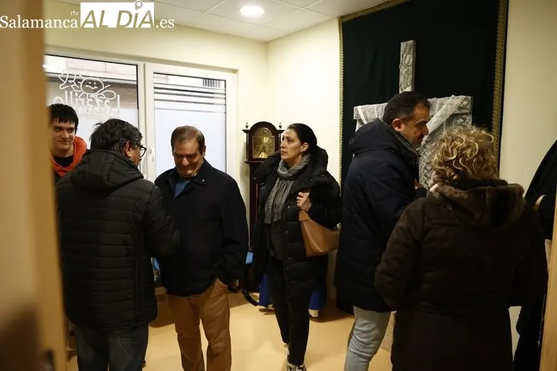 Inauguración de la exposición de fotos de Semana Santa en el centro de día para mayores Lazarillo de Tormes. Fotos: David Sañudo