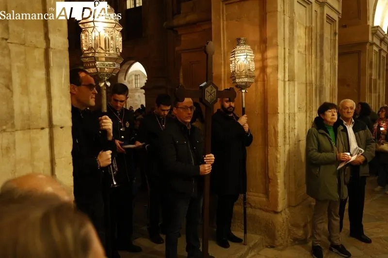 Vía Crucis de Nuestro Padre Jesús Flagelado en el Claustro Barroco de la Universidad Pontificia. Fotos: David Sañudo