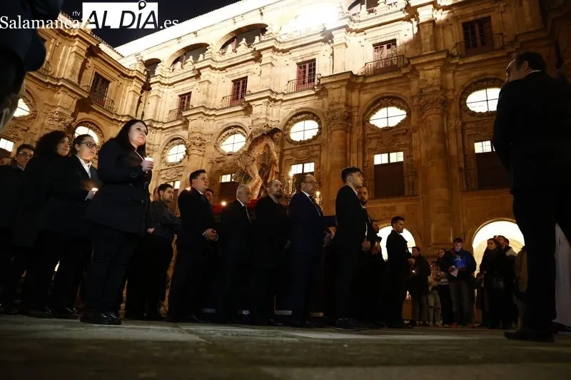 Vía Crucis de Nuestro Padre Jesús Flagelado en el Claustro Barroco de la Universidad Pontificia. Fotos: David Sañudo