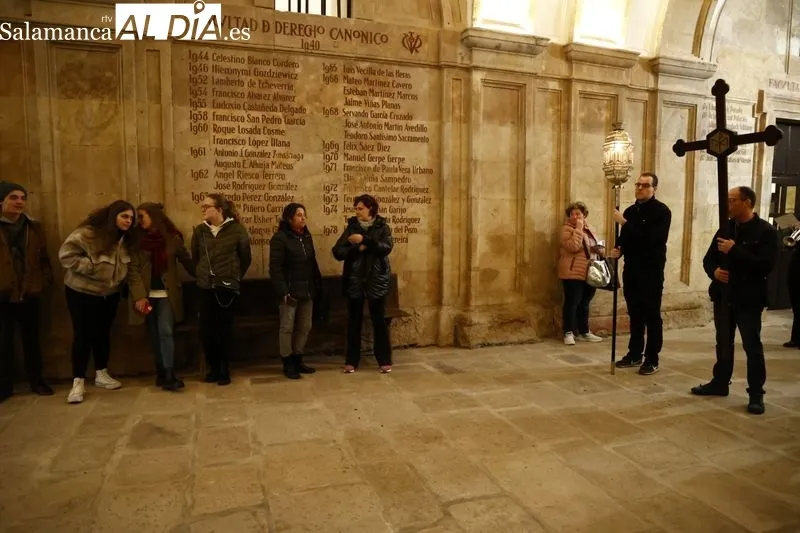 Vía Crucis de Nuestro Padre Jesús Flagelado en el Claustro Barroco de la Universidad Pontificia. Fotos: David Sañudo