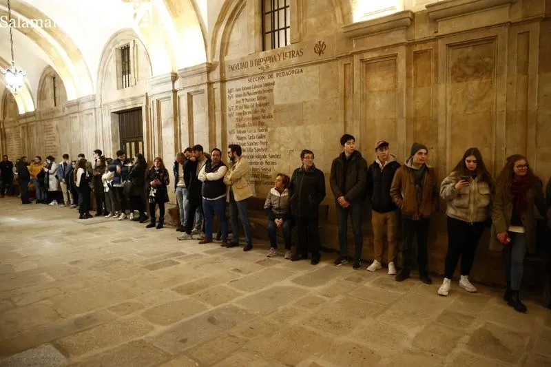 Vía Crucis de Nuestro Padre Jesús Flagelado en el Claustro Barroco de la Universidad Pontificia. Fotos: David Sañudo