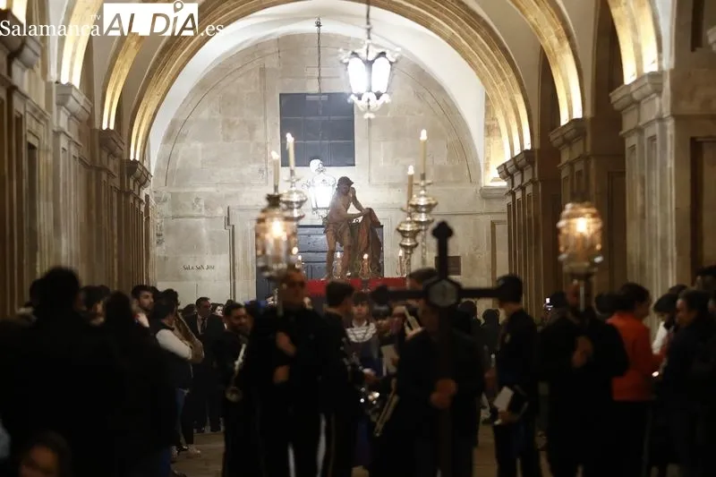 Vía Crucis de Nuestro Padre Jesús Flagelado en el Claustro Barroco de la Universidad Pontificia. Fotos: David Sañudo