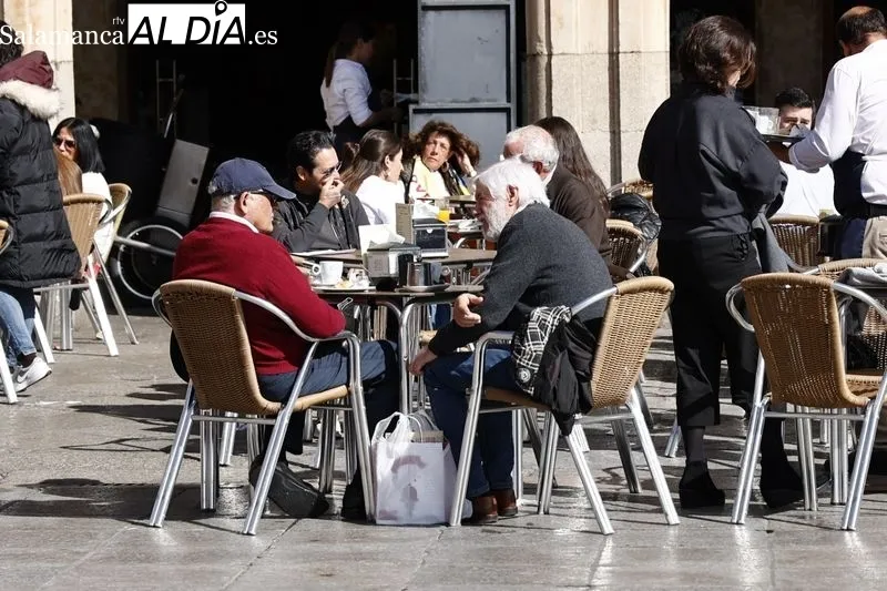 Foto 3 - El buen tiempo en Salamanca llena de ambiente el centro de la ciudad