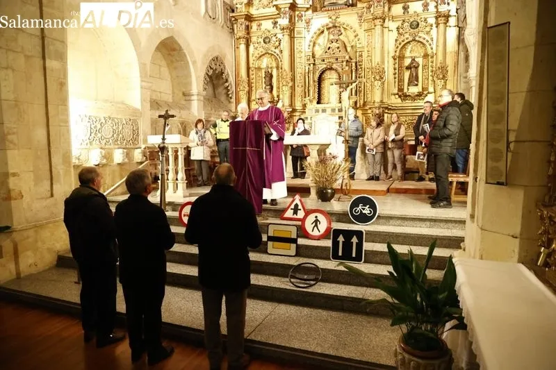 Foto 8 - Un a&ntilde;o m&aacute;s se celebra el tradicional Viacrucis del Conductor