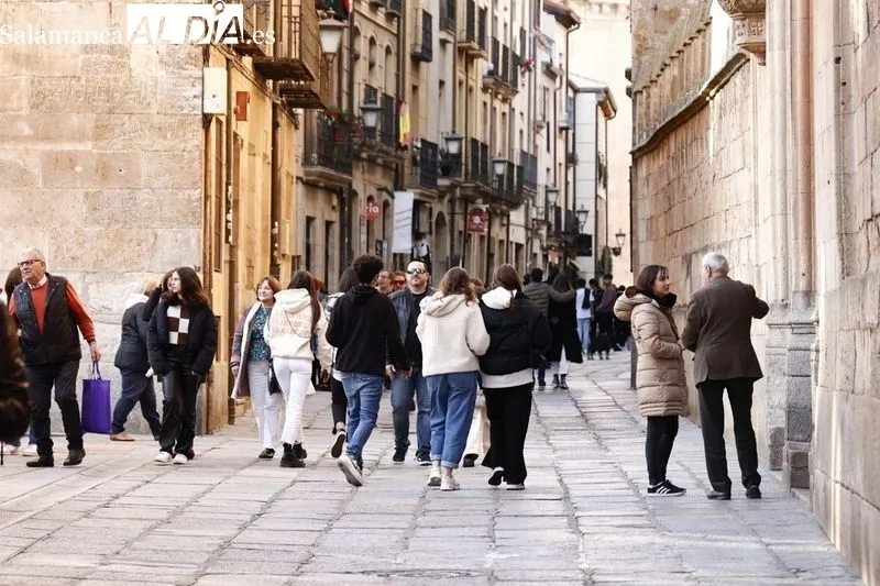 Ambiente en la tarde de este domingo en el centro de Salamanca. Fotos: David Sañudo
