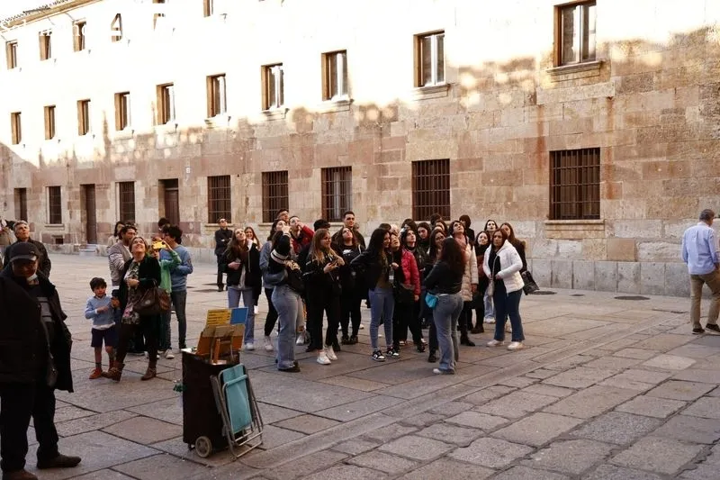 Ambiente en la tarde de este domingo en el centro de Salamanca. Fotos: David Sañudo
