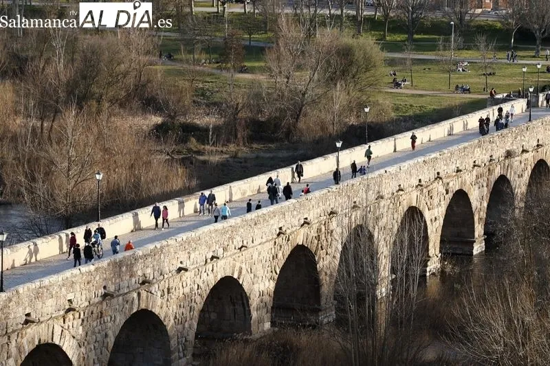 Ambiente en la tarde de este domingo en el centro de Salamanca. Fotos: David Sañudo