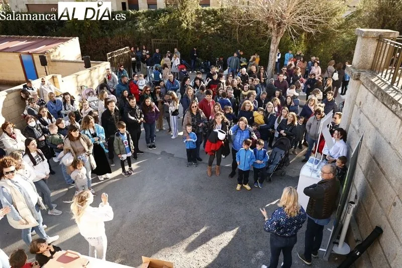 Chocolatada solidaria en el centro infantil Villa San Agustín. Fotos: David Sañudo