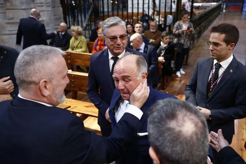 Foto 39 - La Real Cofrad&iacute;a Penitencial de Cristo Yacente de la Misericordia y de la Agon&iacute;a Redentora le rinde un homenaje a Juli&aacute;n Alc&aacute;ntara Isidro