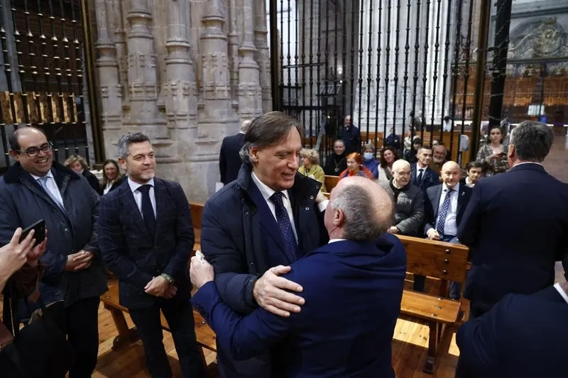 Foto 37 - La Real Cofrad&iacute;a Penitencial de Cristo Yacente de la Misericordia y de la Agon&iacute;a Redentora le rinde un homenaje a Juli&aacute;n Alc&aacute;ntara Isidro