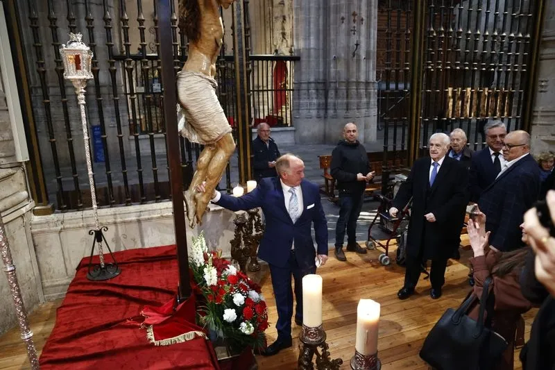 Foto 35 - La Real Cofrad&iacute;a Penitencial de Cristo Yacente de la Misericordia y de la Agon&iacute;a Redentora le rinde un homenaje a Juli&aacute;n Alc&aacute;ntara Isidro