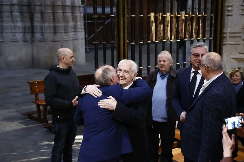 Foto 34 - La Real Cofrad&iacute;a Penitencial de Cristo Yacente de la Misericordia y de la Agon&iacute;a Redentora le rinde un homenaje a Juli&aacute;n Alc&aacute;ntara Isidro
