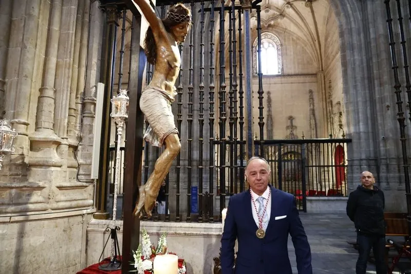 Foto 33 - La Real Cofrad&iacute;a Penitencial de Cristo Yacente de la Misericordia y de la Agon&iacute;a Redentora le rinde un homenaje a Juli&aacute;n Alc&aacute;ntara Isidro