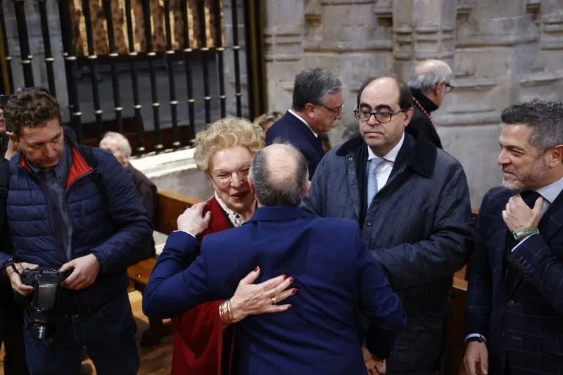 Foto 30 - La Real Cofrad&iacute;a Penitencial de Cristo Yacente de la Misericordia y de la Agon&iacute;a Redentora le rinde un homenaje a Juli&aacute;n Alc&aacute;ntara Isidro