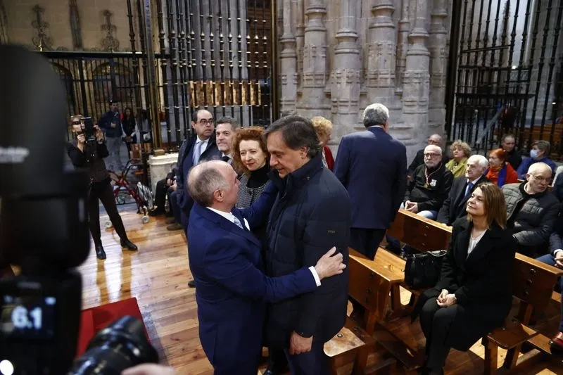 Foto 28 - La Real Cofrad&iacute;a Penitencial de Cristo Yacente de la Misericordia y de la Agon&iacute;a Redentora le rinde un homenaje a Juli&aacute;n Alc&aacute;ntara Isidro