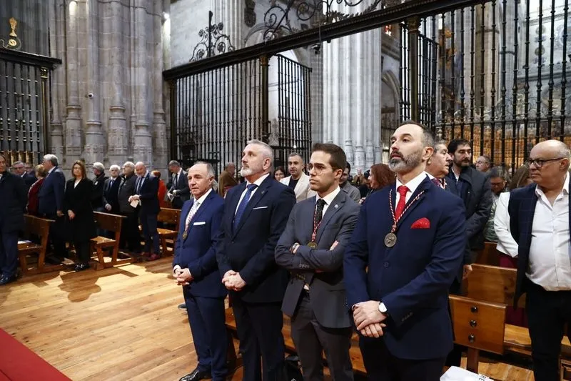 Foto 27 - La Real Cofrad&iacute;a Penitencial de Cristo Yacente de la Misericordia y de la Agon&iacute;a Redentora le rinde un homenaje a Juli&aacute;n Alc&aacute;ntara Isidro