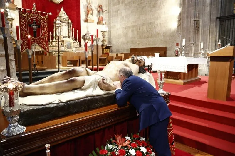 Foto 26 - La Real Cofrad&iacute;a Penitencial de Cristo Yacente de la Misericordia y de la Agon&iacute;a Redentora le rinde un homenaje a Juli&aacute;n Alc&aacute;ntara Isidro