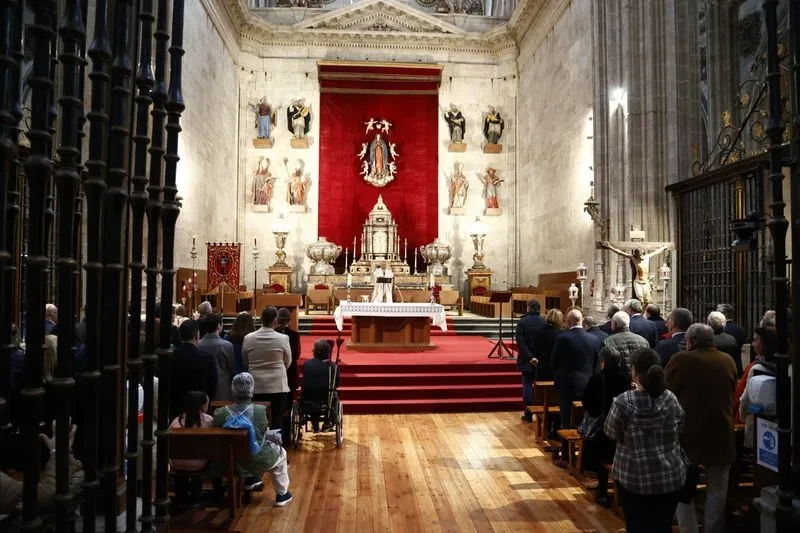 Foto 18 - La Real Cofrad&iacute;a Penitencial de Cristo Yacente de la Misericordia y de la Agon&iacute;a Redentora le rinde un homenaje a Juli&aacute;n Alc&aacute;ntara Isidro