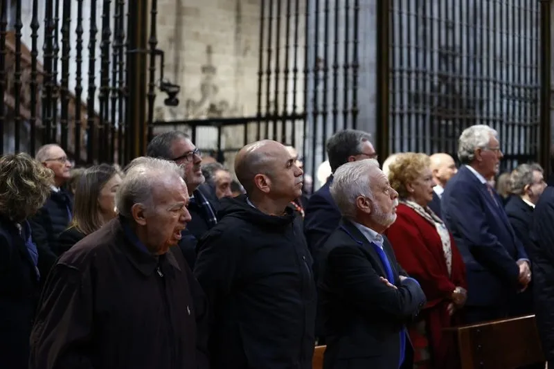 Foto 7 - La Real Cofrad&iacute;a Penitencial de Cristo Yacente de la Misericordia y de la Agon&iacute;a Redentora le rinde un homenaje a Juli&aacute;n Alc&aacute;ntara Isidro