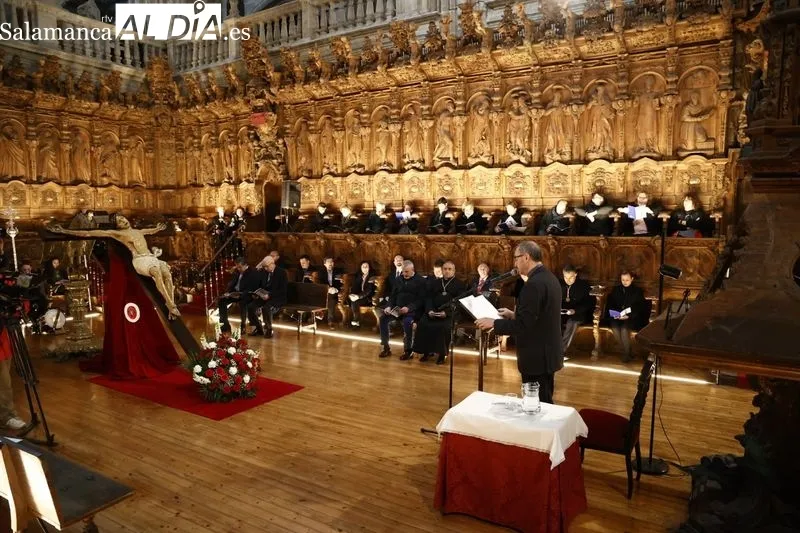 Foto 17 - La Catedral de Salamanca acoge el tradicional acto del Poeta ante la Cruz