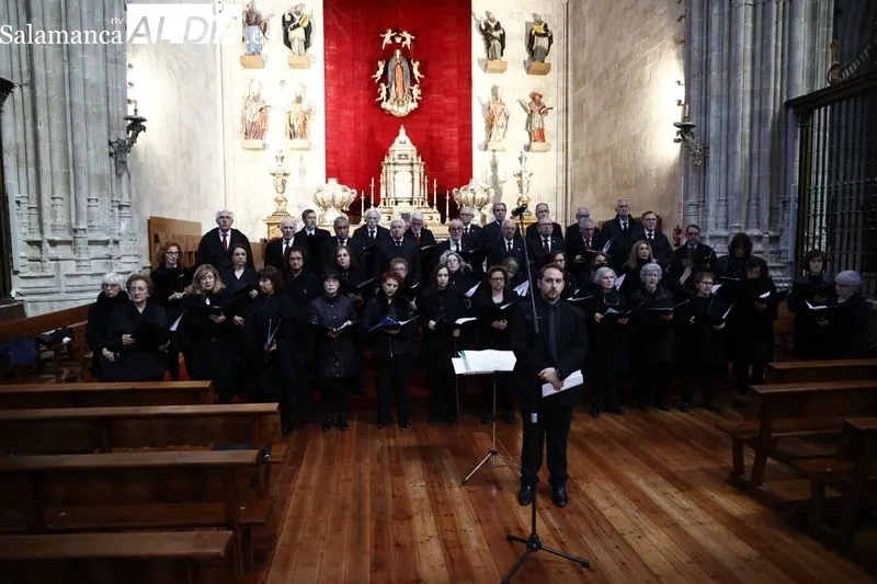 Foto 7 - La Catedral de Salamanca acoge el tradicional acto del Poeta ante la Cruz