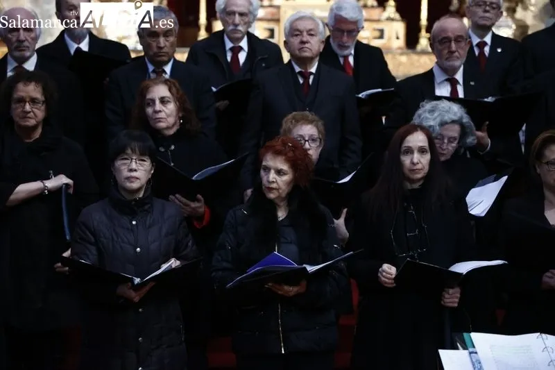 Foto 6 - La Catedral de Salamanca acoge el tradicional acto del Poeta ante la Cruz