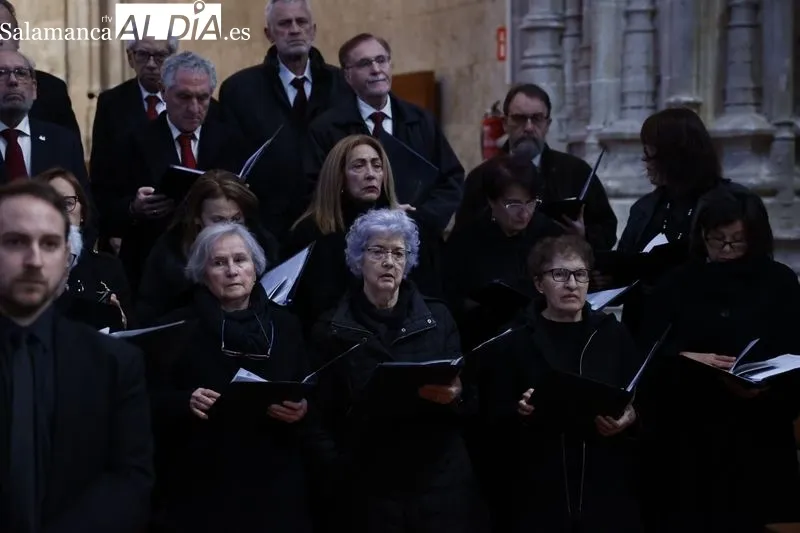 Foto 4 - La Catedral de Salamanca acoge el tradicional acto del Poeta ante la Cruz