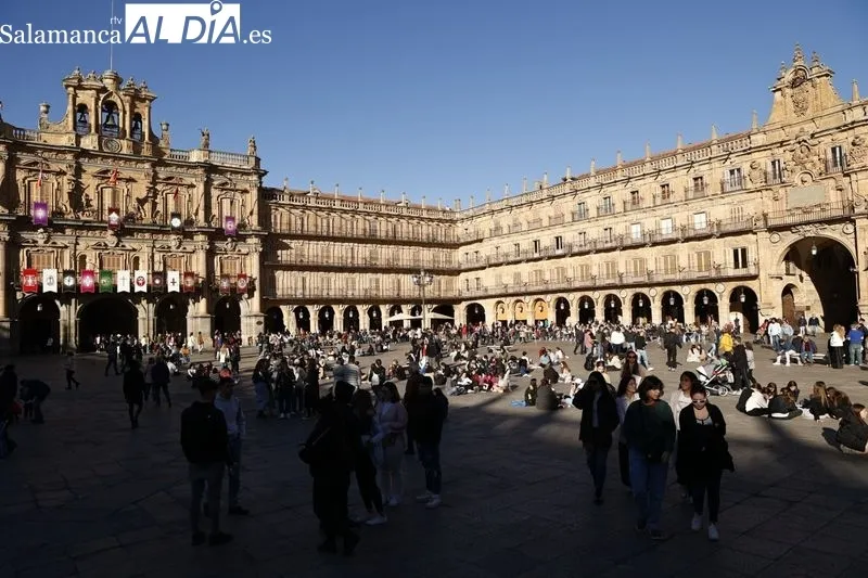 Foto 36 - El buen tiempo llena de ambiente el centro de Salamanca