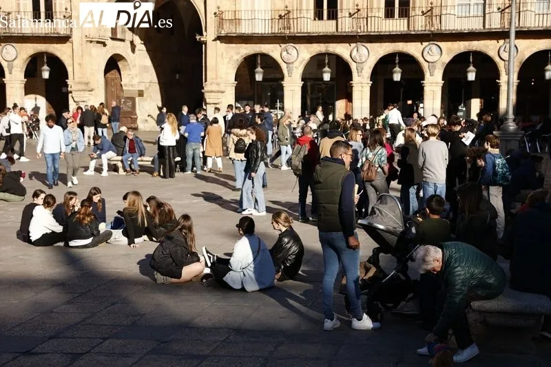 Foto 35 - El buen tiempo llena de ambiente el centro de Salamanca