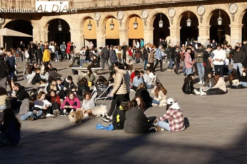 Foto 34 - El buen tiempo llena de ambiente el centro de Salamanca
