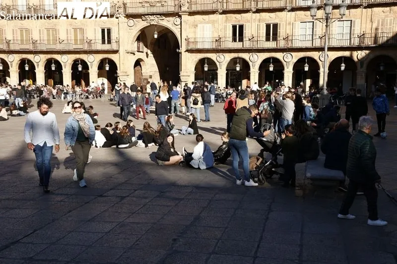 Foto 33 - El buen tiempo llena de ambiente el centro de Salamanca